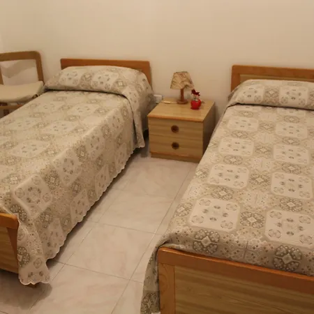 Comodo Mono-bifamiliare Apartment